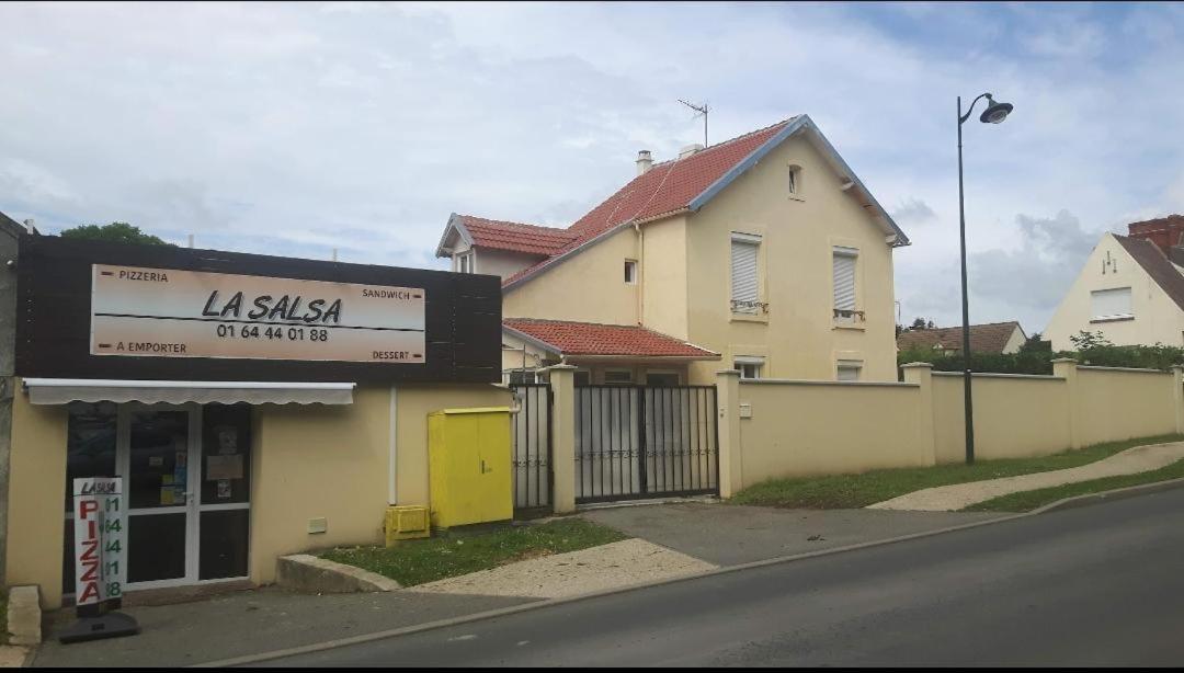 A 7 Minutes De L'Aeroport Cdg 1 Bed and Breakfast Thieux  Exteriör bild
